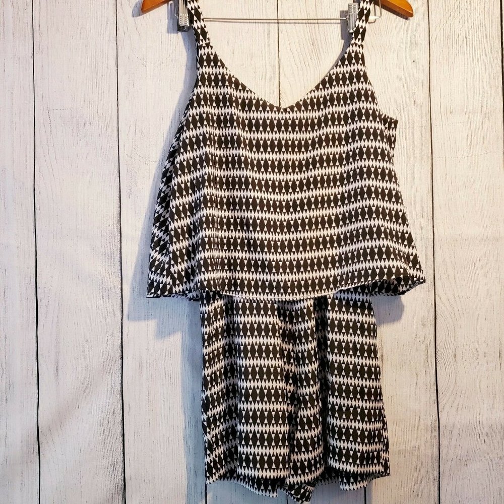 Bisou Bisou Diamond Pattern Romper NWT! Size Small